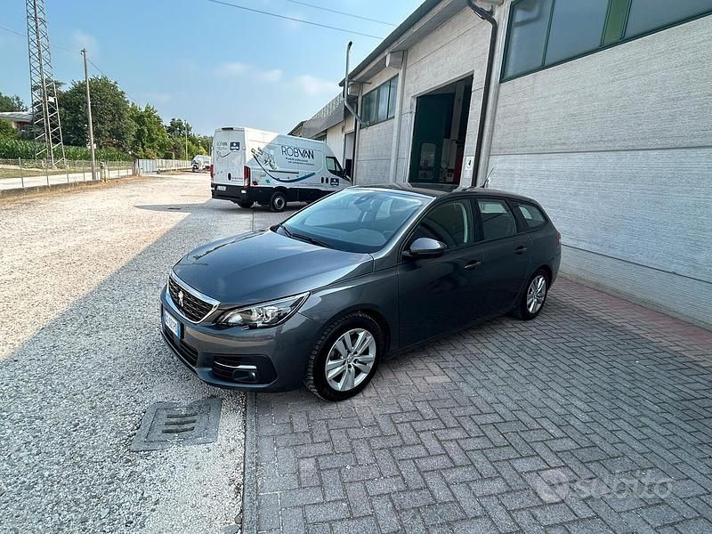 Usata 2020 Peugeot 308 Tre volumi | 12.500 € (Ottimo prezzo) - Immagine 1/3