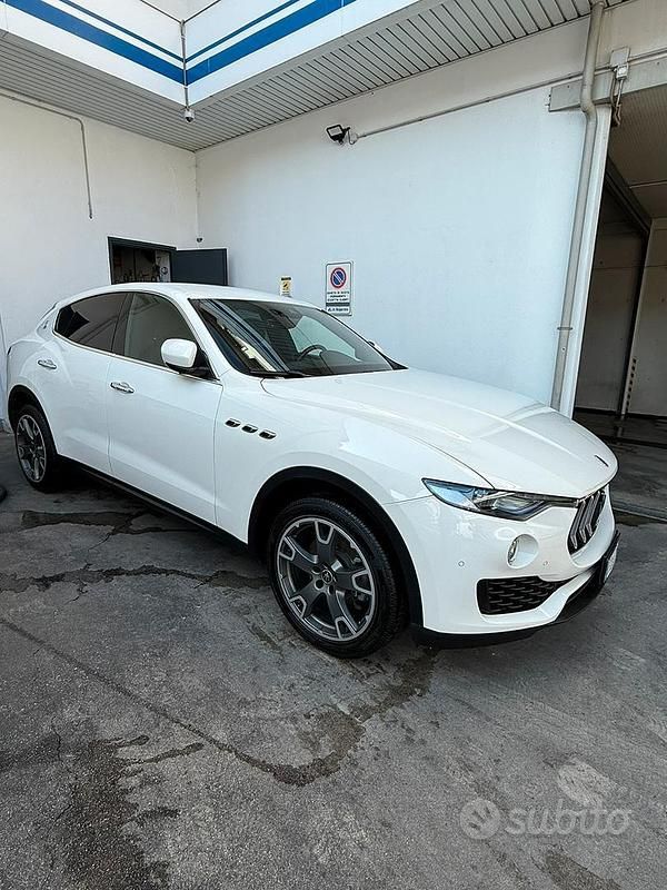 Usata Maserati Levante GranLusso 250 CV (183 kW) 2019 Bianco SUV