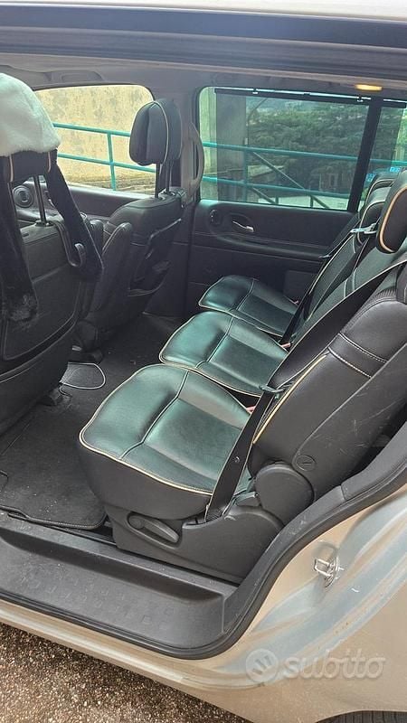 Usata Renault Grand Espace 175 CV (128 kW) 2011 Grigio Monovolume