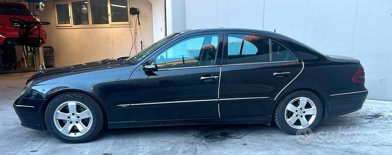 Usata Mercedes E320 204 CV (150 kW) 2003 Nero Berlina