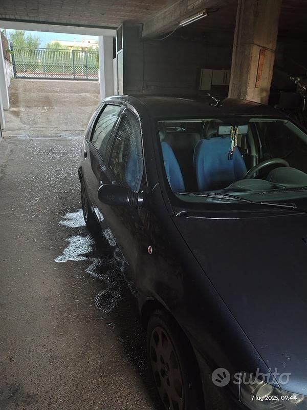 Usata Fiat Punto 2001 Blu Utilitaria