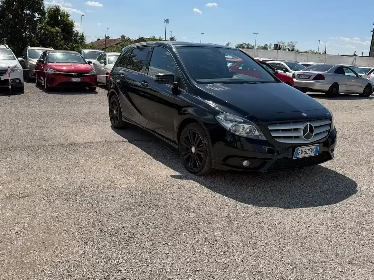 Usata Mercedes B180 Premium 109 CV (80 kW) 2014 Nero Utilitaria