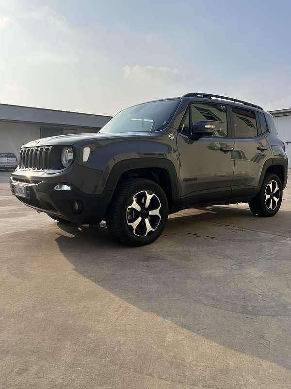 Usata Jeep Renegade Trailhawk 179 CV (131 kW) 2022 Grigio SUV