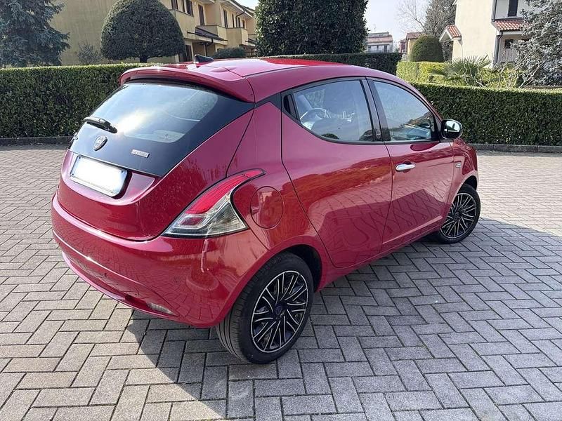 Usata Lancia Ypsilon Gold 69 CV (50 kW) 2021 Rosso Utilitaria