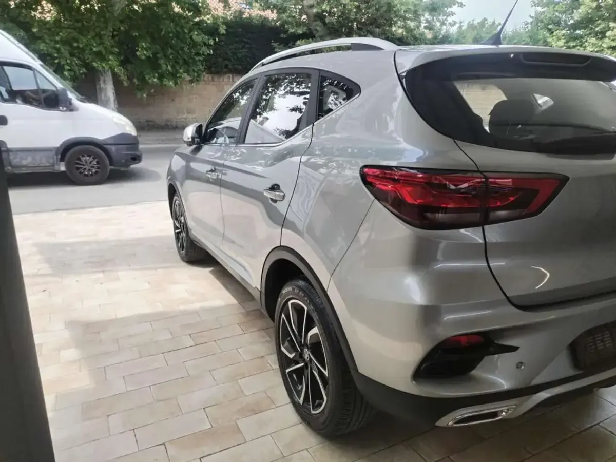 Usata MG ZS Luxury 106 CV (77 kW) 2024 Grigio SUV