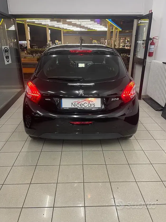 Usata Peugeot 208 Active 68 CV (50 kW) 2014 Nero Utilitaria