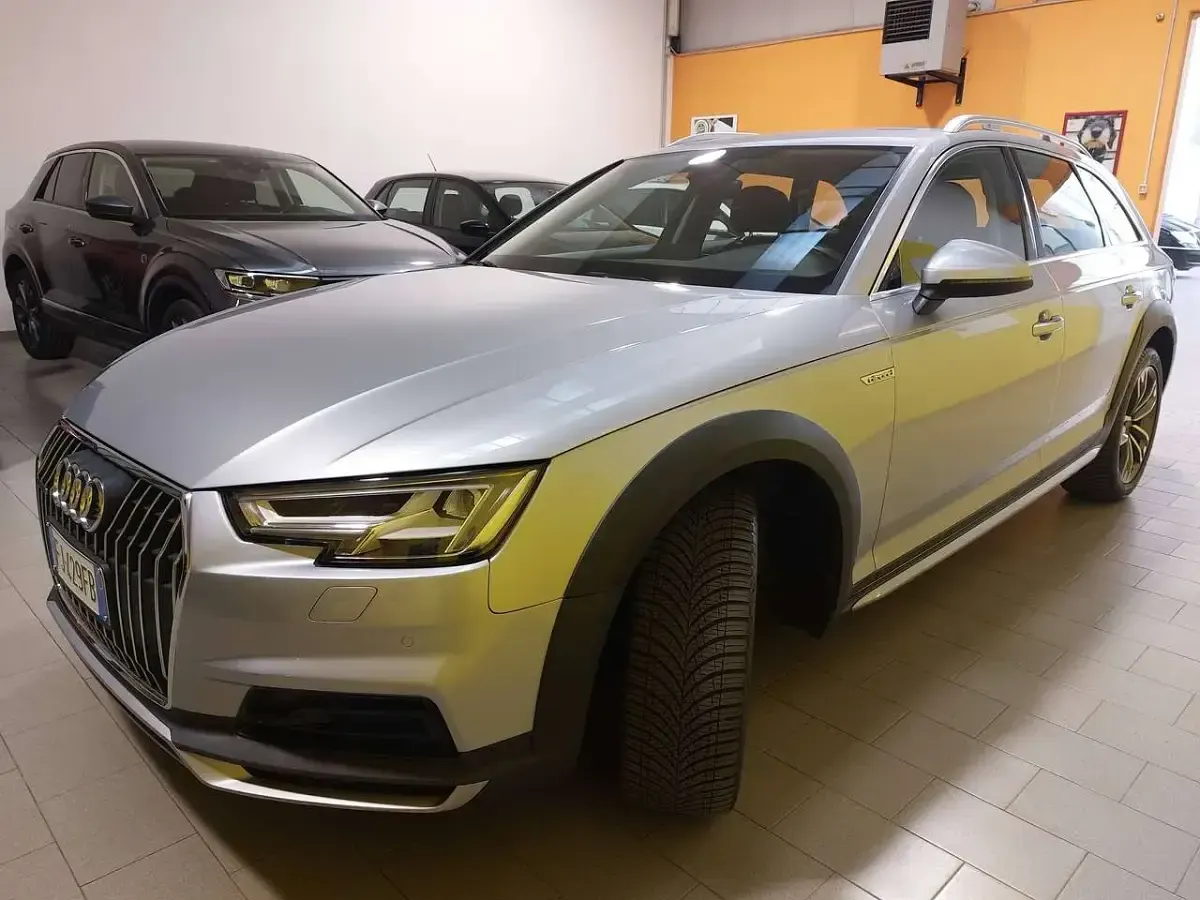 Usata Audi A4 Allroad Business 190 CV (139 kW) 2017 Argento Station wagon