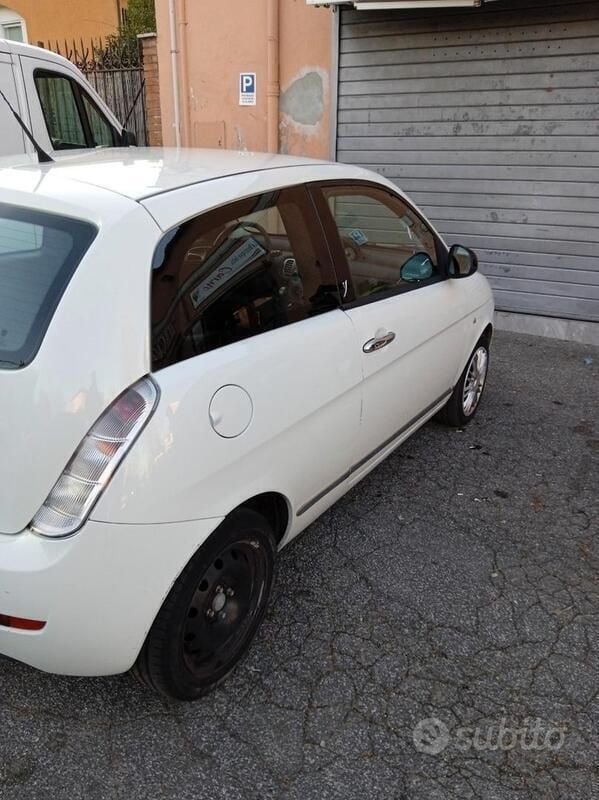 Usata Lancia Ypsilon 75 CV (55 kW) 2011 Bianco Utilitaria