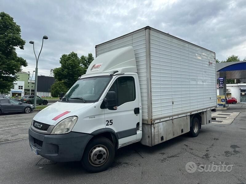 Usata Iveco Daily 176 CV (129 kW) 2011 Bianco Berlina
