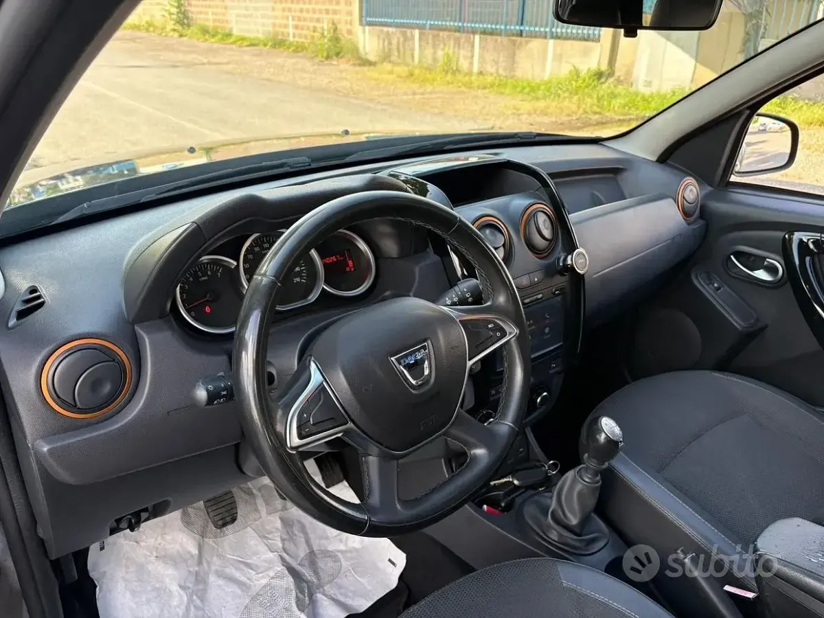 Usata Dacia Duster Lauréate 109 CV (80 kW) 2018 Nero SUV