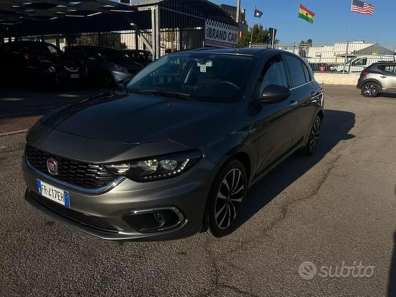 Usata Fiat Tipo Lounge 120 CV (88 kW) 2018 Grigio Berlina