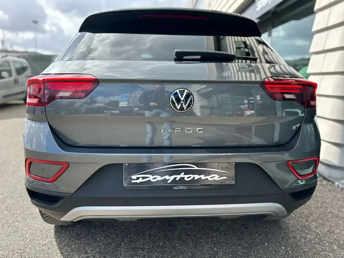 Usata VW T-Roc Life 116 CV (85 kW) 2022 Grigio SUV