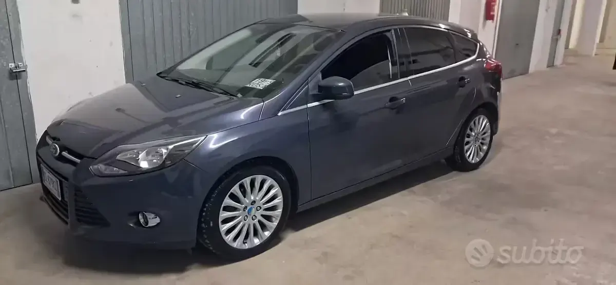 Usata Ford Focus 115 CV (84 kW) 2011 Grigio Berlina