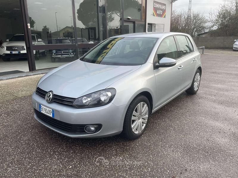Argento Usata 2012 VW Golf VI Edition Tre volumi | 6900 € (Ottimo prezzo) - Immagine 1/4