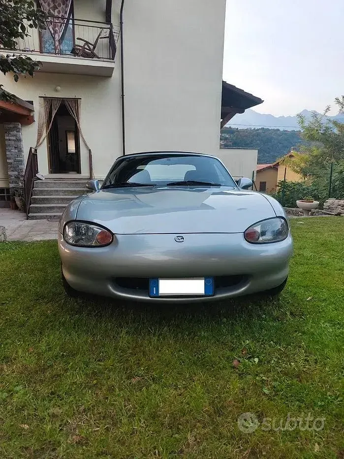 Usata Mazda MX5 110 CV (80 kW) 1999 Grigio Cabrio