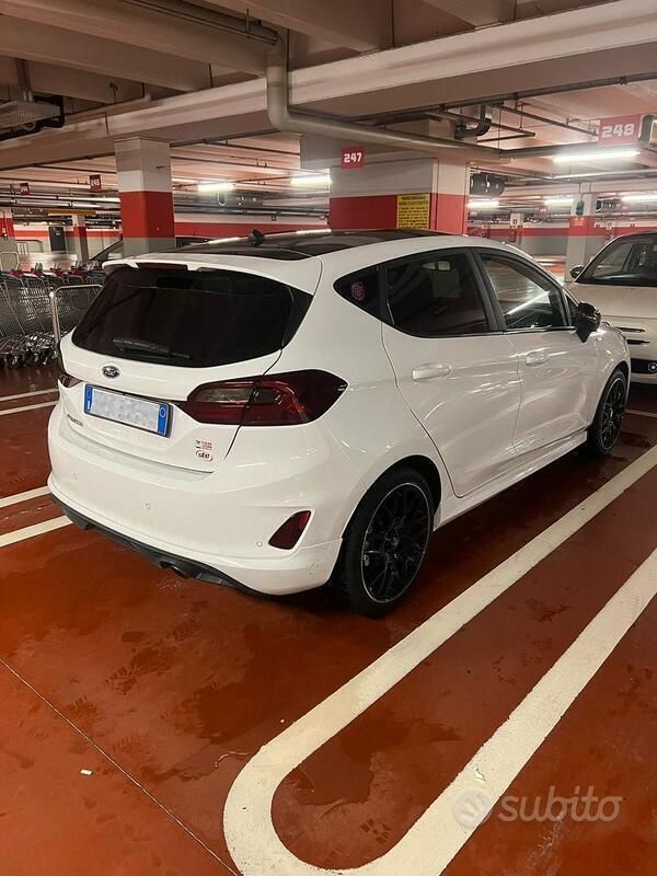 Usata Ford Fiesta ST-Line 86 CV (63 kW) 2018 Bianco Utilitaria