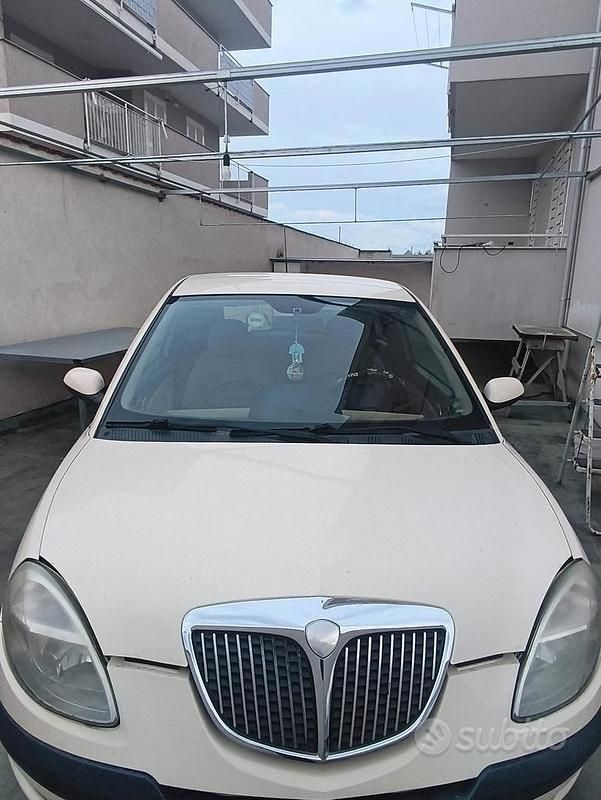 Usata Lancia Ypsilon 80 CV (58 kW) 2004 Utilitaria
