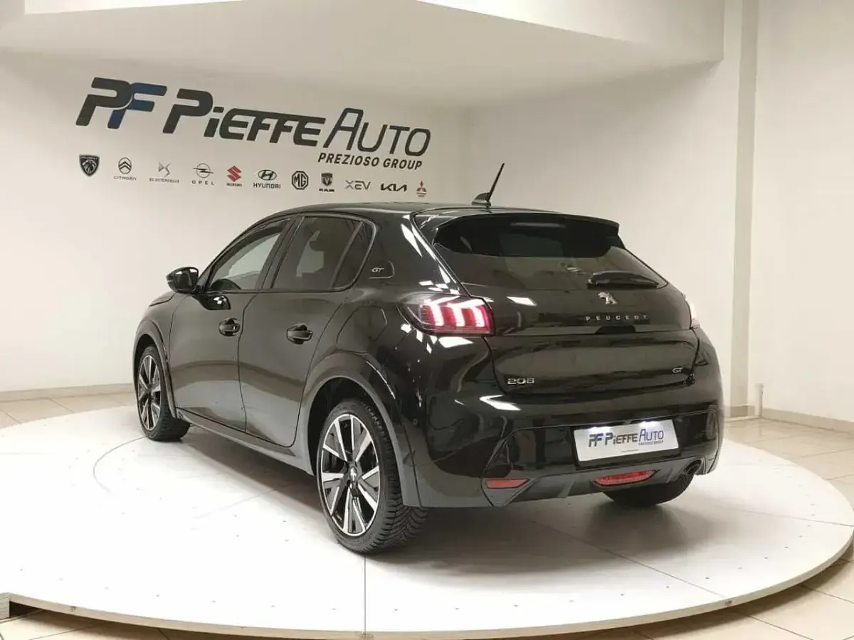 Usata Peugeot 208 GT 101 CV (74 kW) 2022 Nero Utilitaria
