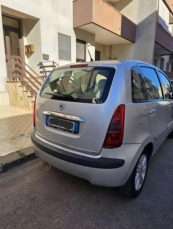 Usata Lancia Musa 95 CV (69 kW) 2005 Grigio Monovolume