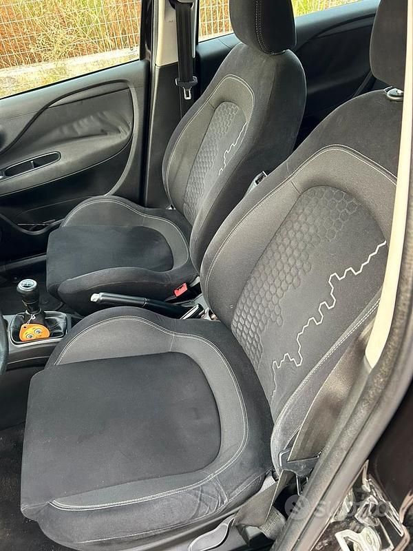 Usata Fiat Grande Punto 90 CV (66 kW) 2009 Nero Utilitaria