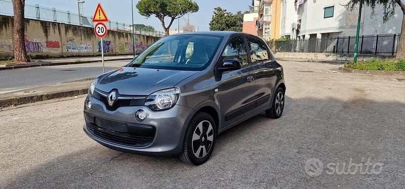 Grigio Usata 2019 Renault Twingo LIMITED Utilitaria | 8700 € (Ottimo prezzo) - Immagine 1/4
