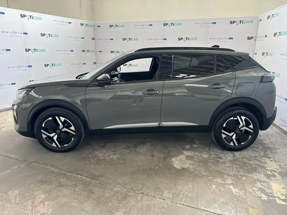 Usata Peugeot 2008 Allure 102 CV (75 kW) 2024 Grigio SUV