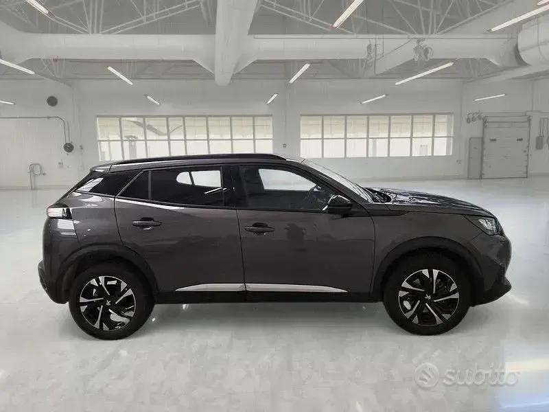 Usata Peugeot 2008 Allure 130 CV (95 kW) 2023 Grigio SUV