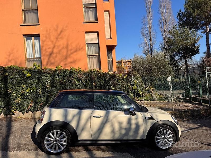 Usata Mini Cooper D 111 CV (81 kW) 2012 Beige Utilitaria