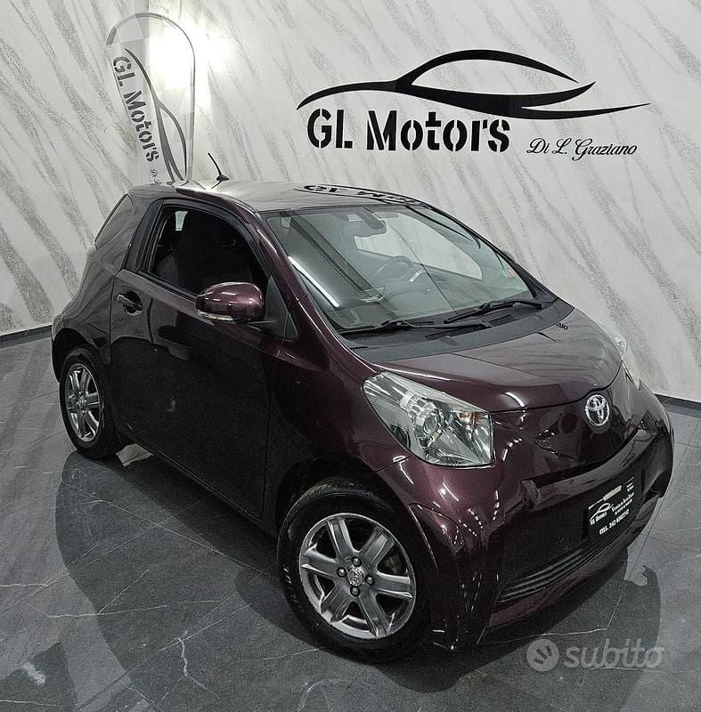 Usata Toyota iQ Sol 67 CV (49 kW) 2010 Rosso Utilitaria