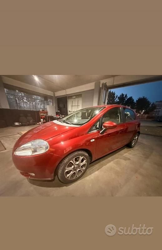 Usata Fiat Grande Punto 90 CV (66 kW) 2006 Rosso Utilitaria