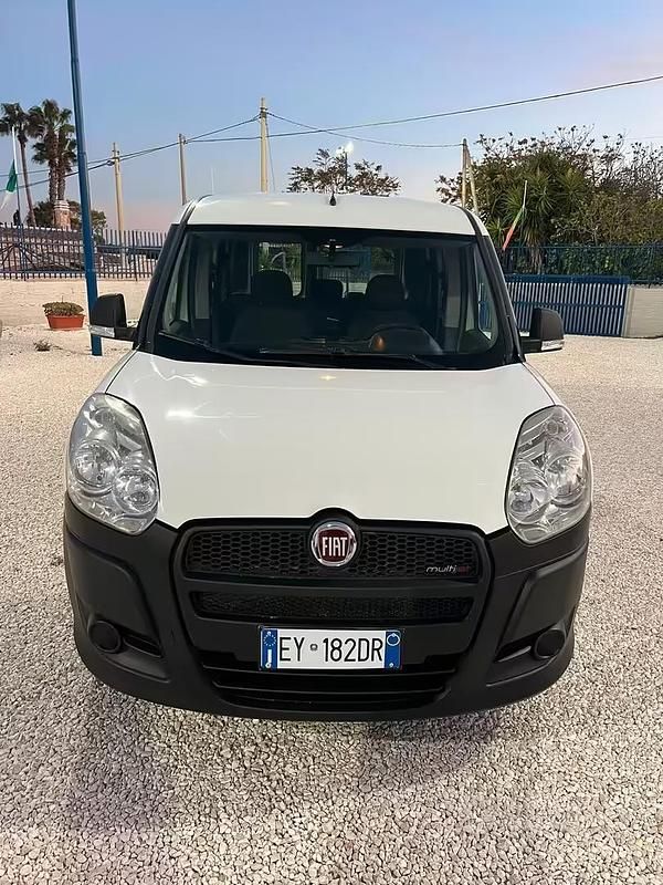 Usata Fiat Doblò Lounge 105 CV (77 kW) 2011 Bianco Monovolume