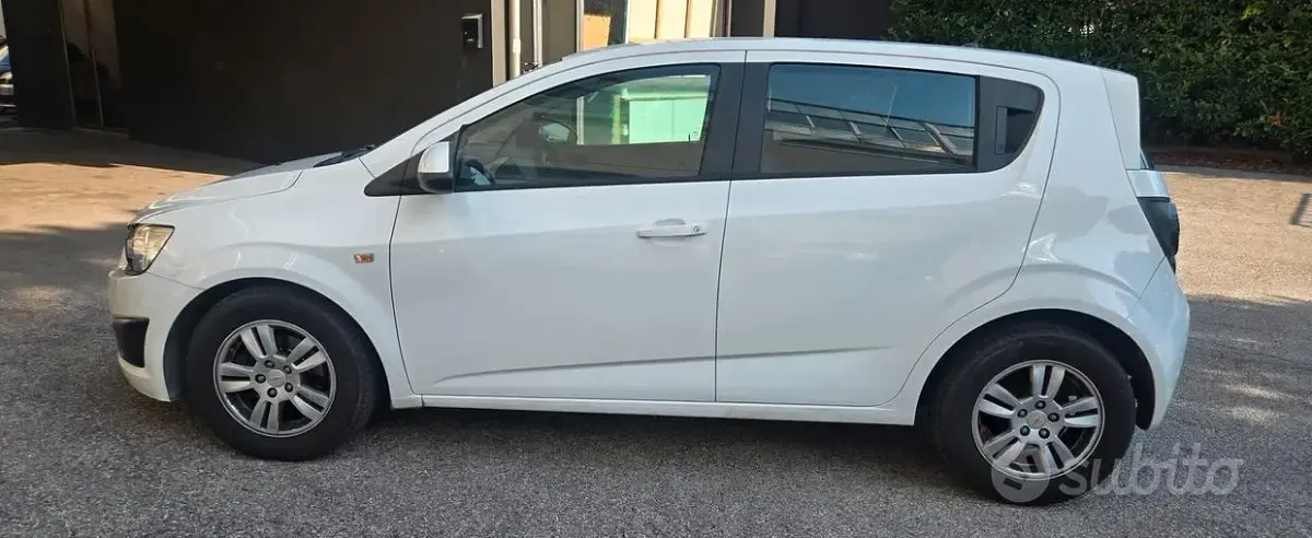 Usata Chevrolet Aveo LT 75 CV (55 kW) 2013 Bianco Berlina