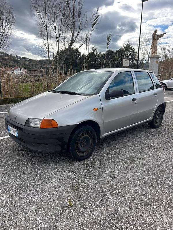 Usata Fiat Punto 54 CV (39 kW) 1999 Grigio Utilitaria