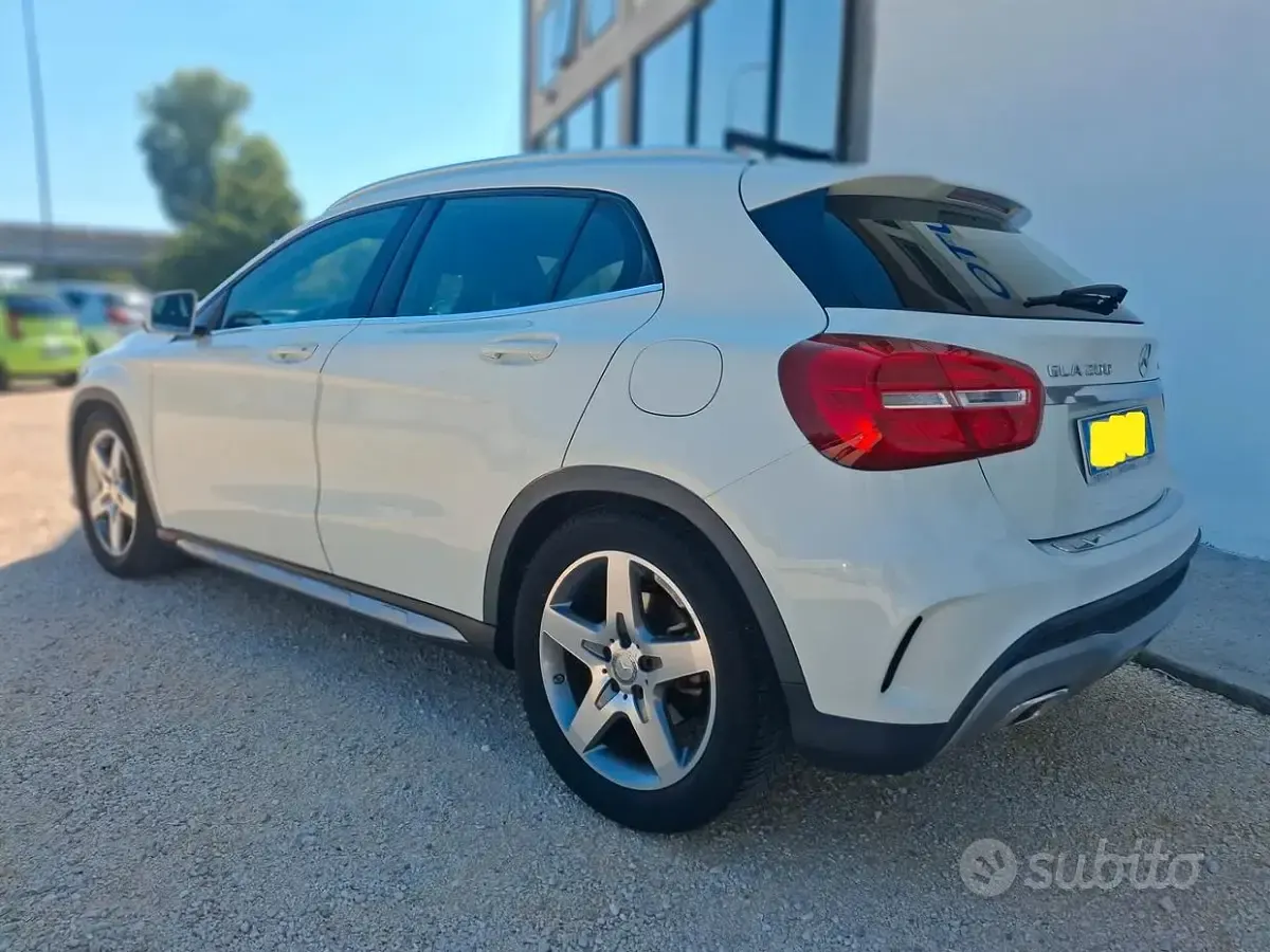 Usata Mercedes GLA200 Executive 136 CV (100 kW) 2015 Bianco SUV