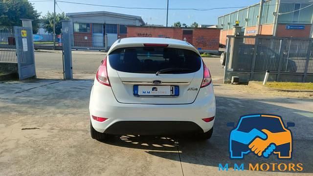 Usata Ford Fiesta Titanium 109 CV (80 kW) 2014 Bianco Utilitaria