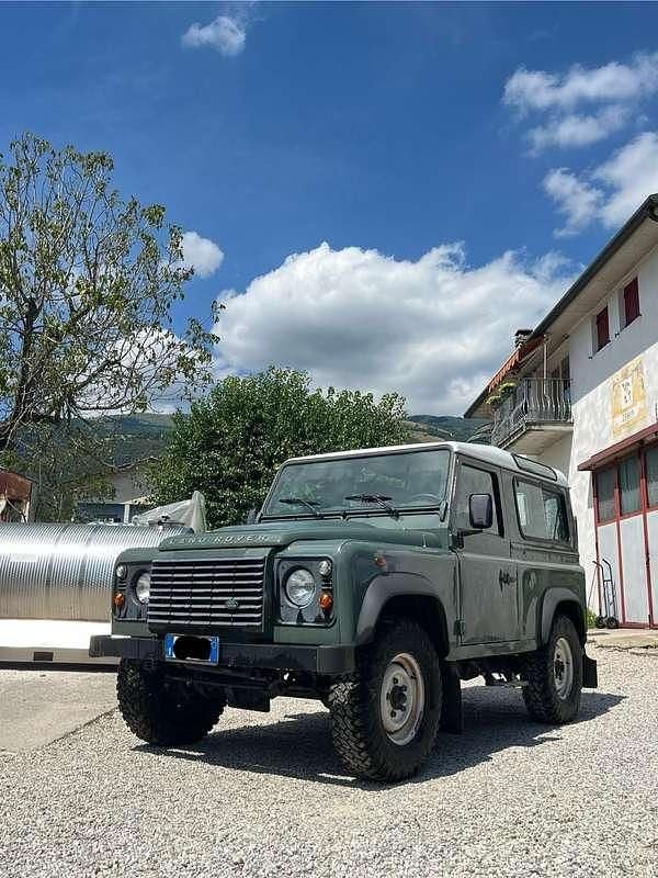 Usata Land Rover Defender SE 122 CV (89 kW) 2010 Verde SUV