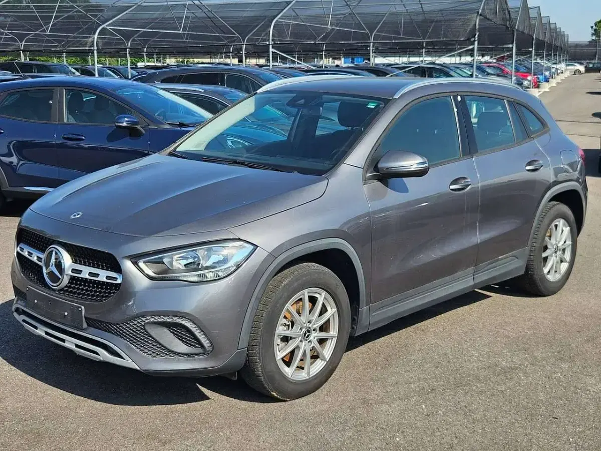 Usata Mercedes GLA200 Business 150 CV (110 kW) 2021 Argento SUV