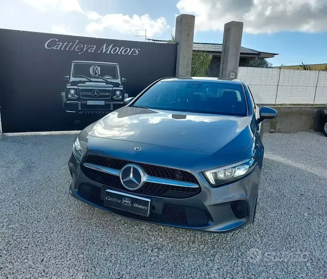 Usata Mercedes A180 116 CV (85 kW) 2018 Grigio Berlina