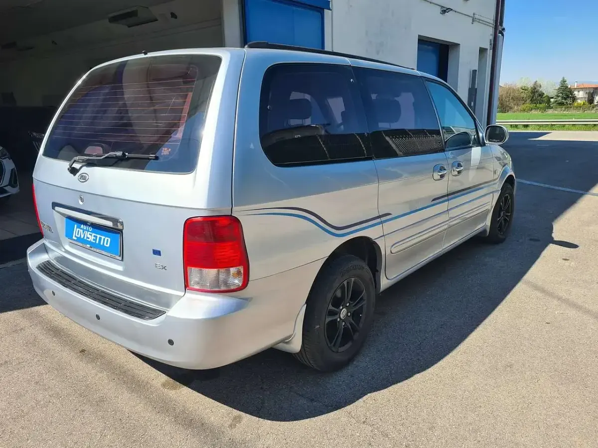 Usata Kia Carnival EX 144 CV (105 kW) 2002 Argento met. Monovolume