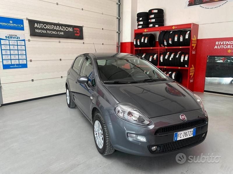 Grigio Usata 2016 Fiat Punto Young Due volumi | 5900 € (Buon prezzo) - Immagine 1/4