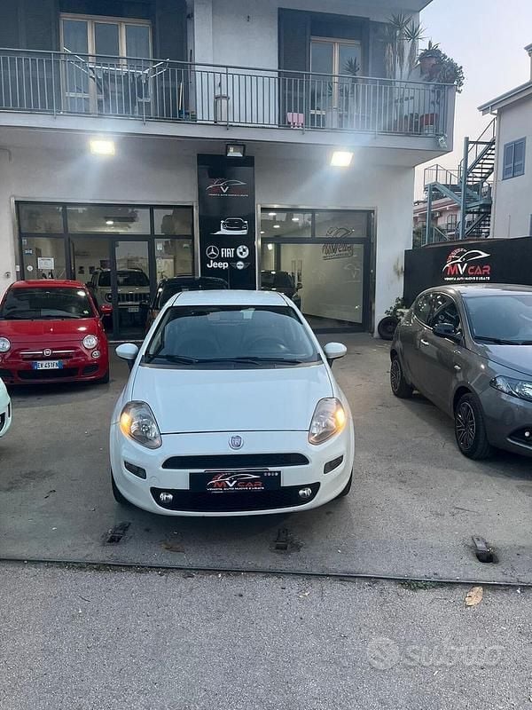 Usata Fiat Punto Lounge 75 CV (55 kW) 2012 Bianco Utilitaria