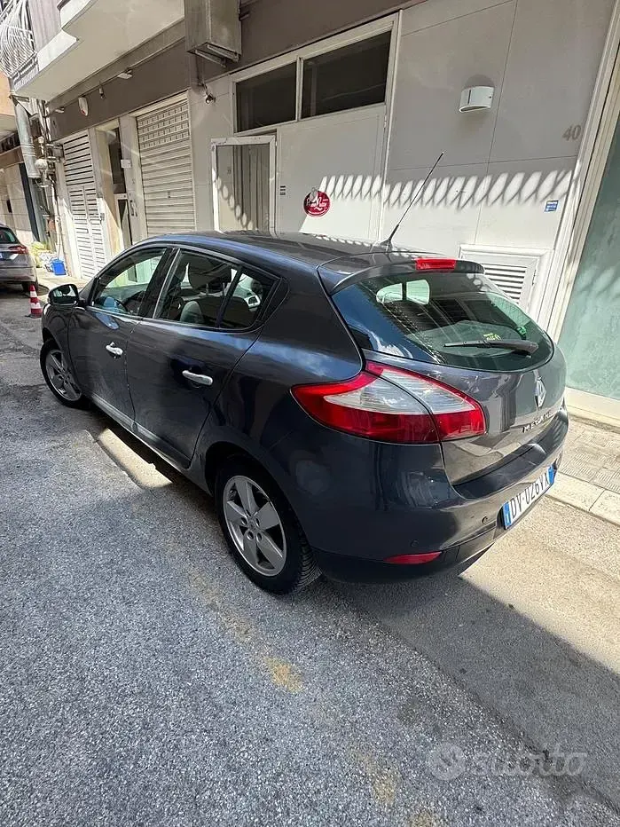 Usata Renault Mégane III Dynamique 110 CV (80 kW) 2009 Grigio Berlina