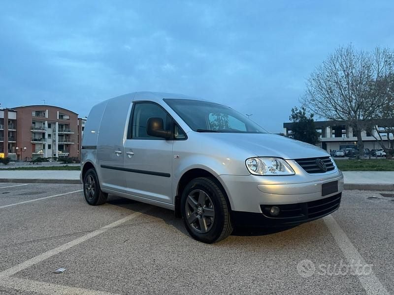 Usata VW Caddy 105 CV (77 kW) 2008 Grigio Monovolume