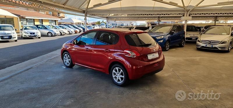 Usata Peugeot 208 Allure 68 CV (50 kW) 2014 Rosso Utilitaria