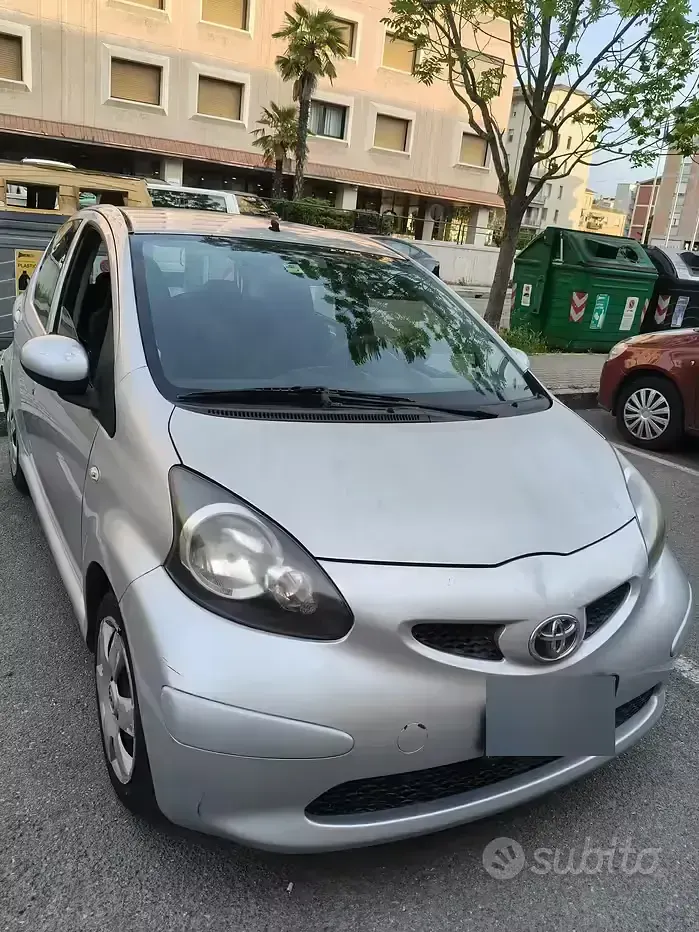 Begagnad Toyota Aygo 68 HK (50 kW) 2008 Grå Halvkombi