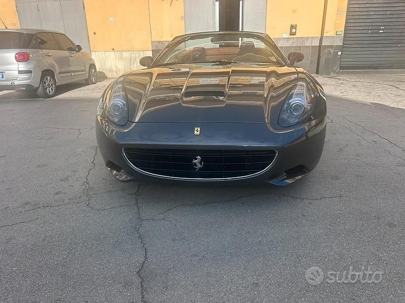 Usata Ferrari California 2009 Grigio Cabrio