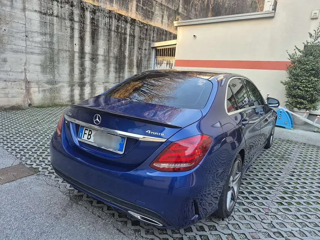 Usata Mercedes C220 AMG line 170 CV (125 kW) 2016 Berlina