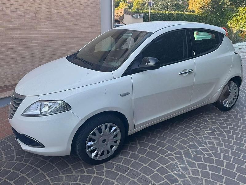 Bianco Usata 2014 Lancia Ypsilon Gold Due volumi | 6000 € (Buon prezzo) - Immagine 1/4