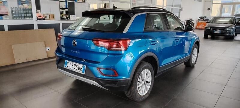 Usata VW T-Roc Life 110 CV (80 kW) 2022 Blu SUV