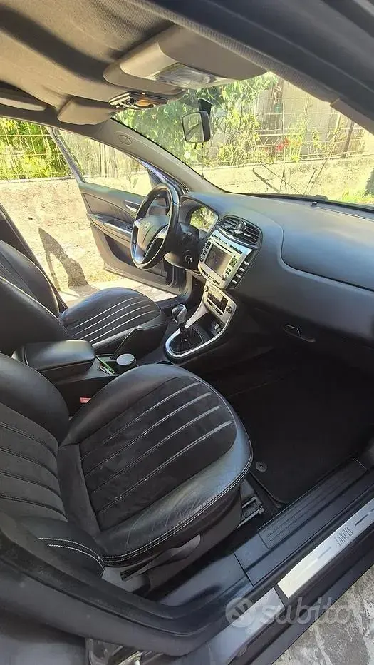Usata Lancia Delta 120 CV (88 kW) 2011 Grigio Utilitaria
